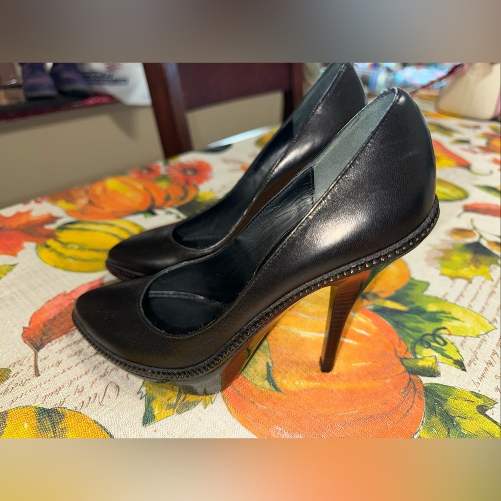 Givenchy Black Classic Leather Pumps Size 5/35 Worn once!